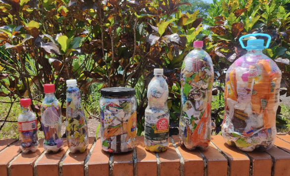 Transforma tus residuos plásticos en una causa noble con la campaña "Botellas de Amor"