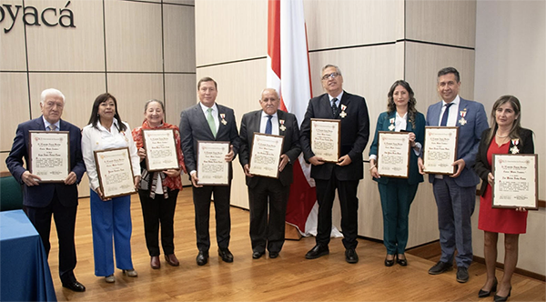acto academico 46 años